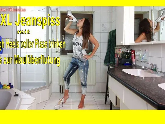 Jeanspiss XXL mit Heels Piss-Getränk, uncut