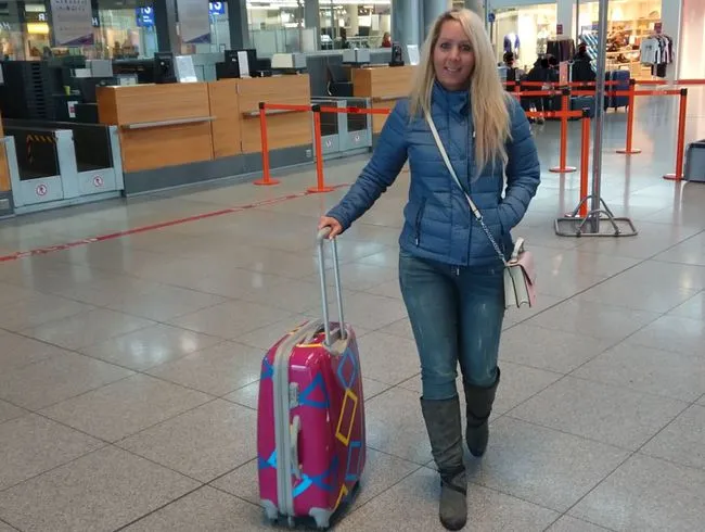 Mitten im Flughafen gefickt