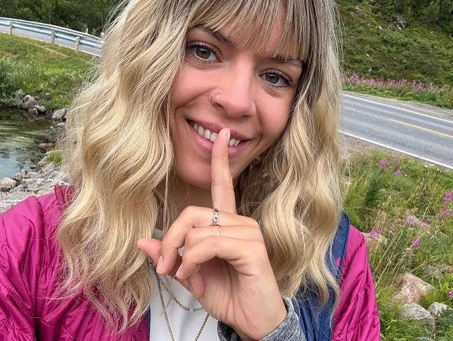 Ich musste die Chance einfach nutzen… sie telefoniert und ich besorge es mir geil am See!!