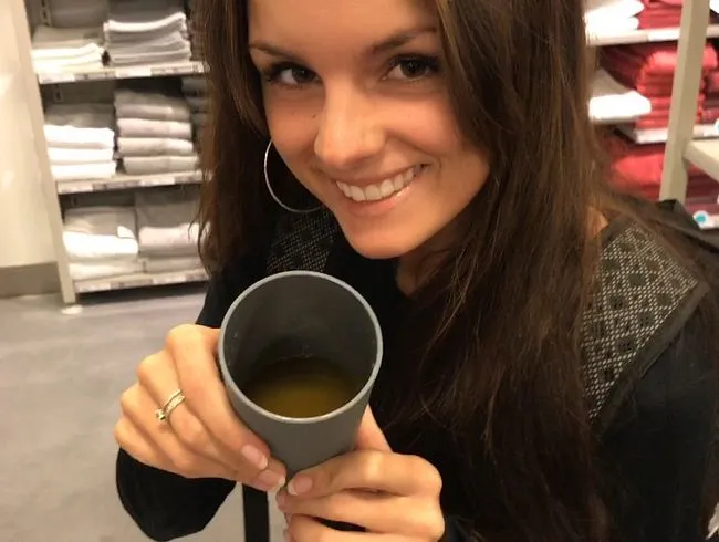 Wer findet das pipi glas?