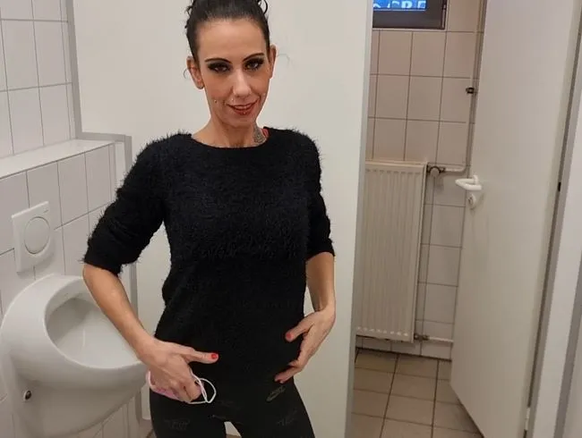 Auf den Boden Gepisst