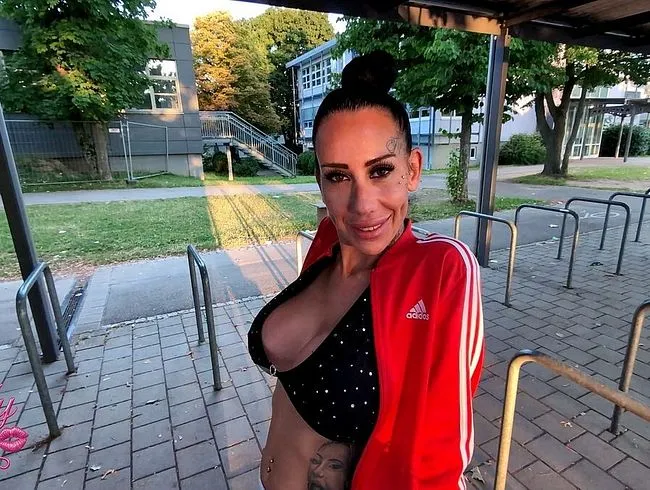 Während ER pennt, fickt mich ein anderer so richtig dreckig!