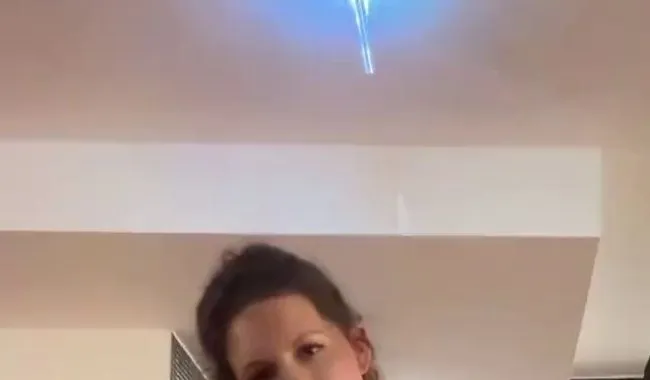 Außer Kontrolle! Im Wellnessbereich zeige ich meinen Plug und mach’s mir ungeniert selbst