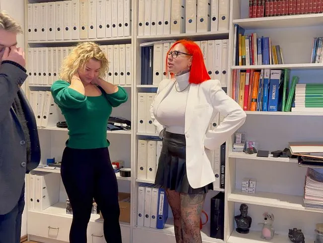 Spinnt die??! Azubine mit Chef erwischt. Das wird sie bereuen!