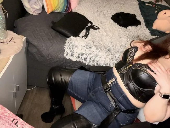 Die gelederte Nachbarshure richtet die gelederte Hure ab ... 1