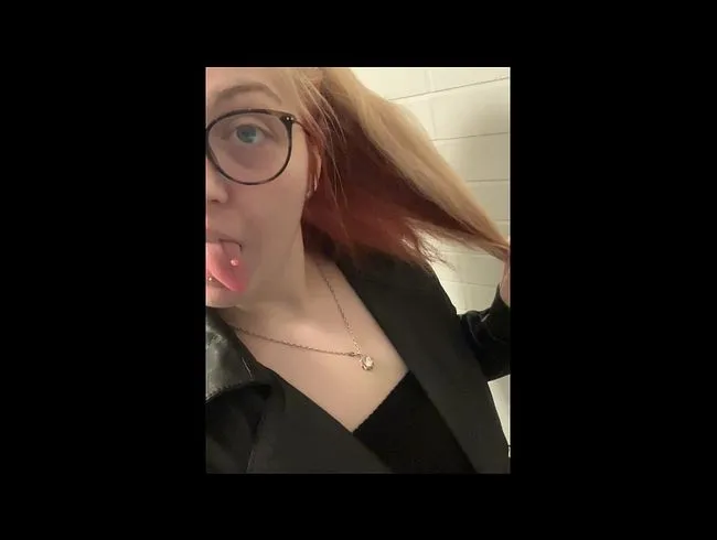 Extrem o.O Da sitzt ne Schl*mpe an der Lampe :D