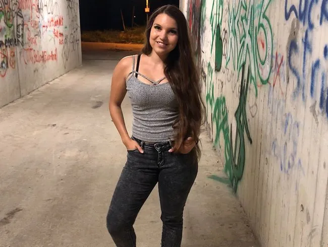 In Unterführung abgemolken - Mein erster Blowjob mit Tittenfick