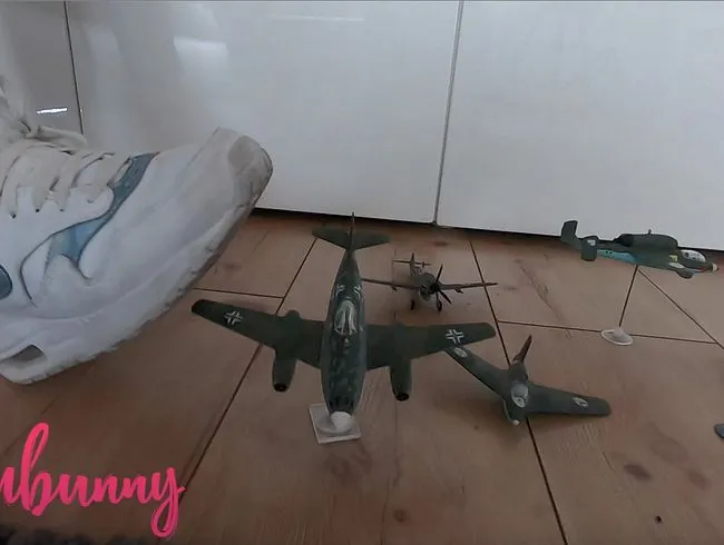 Userwunsch selbstgebastelte Modellflieger zertreten