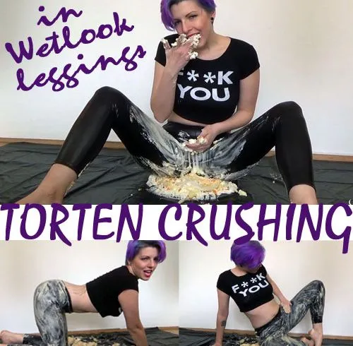 TORTENCRUSHING  in Wetlookleggings