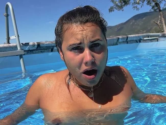 OMG! ICH MUSS so viel Wasser und SPERMA schlucken! Unterwasser notgeilen Schwanz geblasen