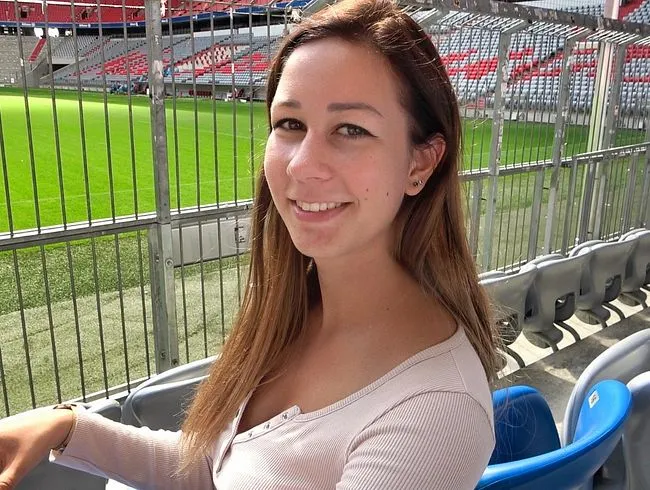 Verbotener Sex im Fußballstadion!!