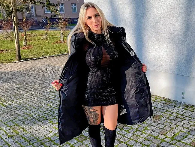 Die Schlampe der Weihnachtsfeier - damit haben die Kollegen nicht gerechnet!