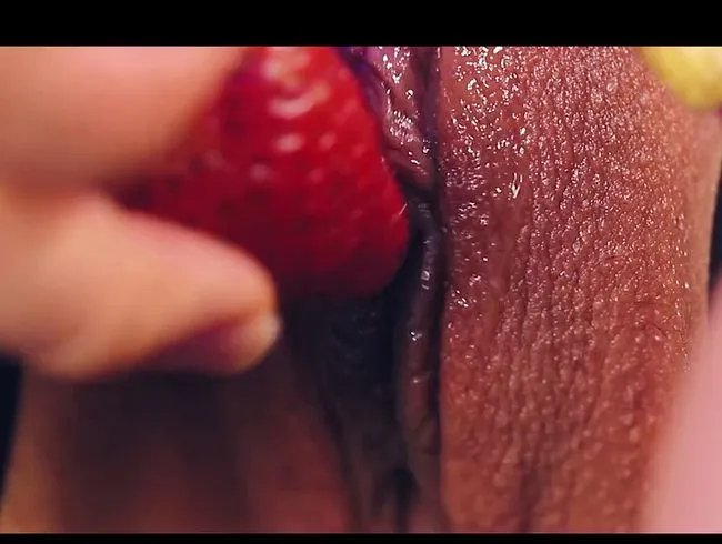 Ich suche Bananen für meine rote Erdbeere, genieße jedes Stück davon part 3