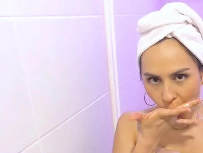 Schaust du gerne zu? Willst du mir beim Ficken zusehen? Oder....