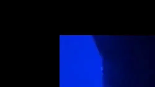 Mein Nachbar wird im Pool geil geblasen !