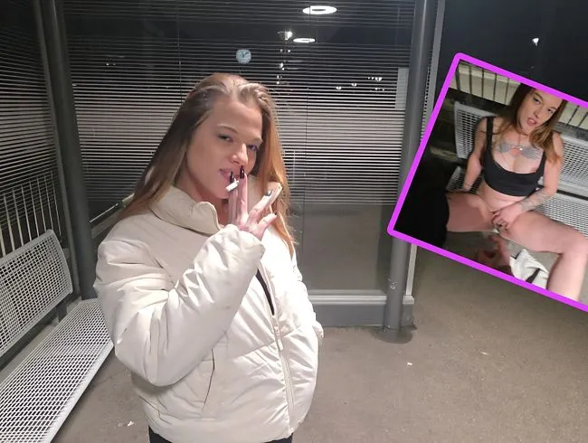 Bin ich jetzt eine Dorf Schlampe?? Fremden am Bahnhof verführt!