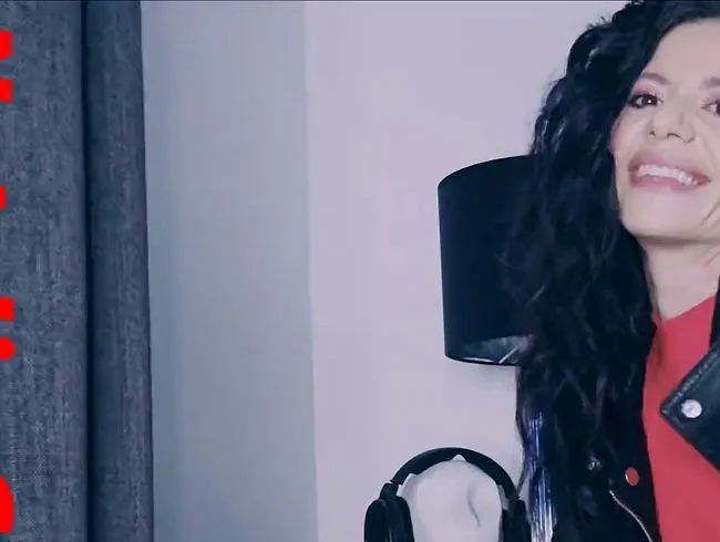 Natalie Carter 4K Explizite Lederjacke und schwarze Stiefel Dildo Penetration