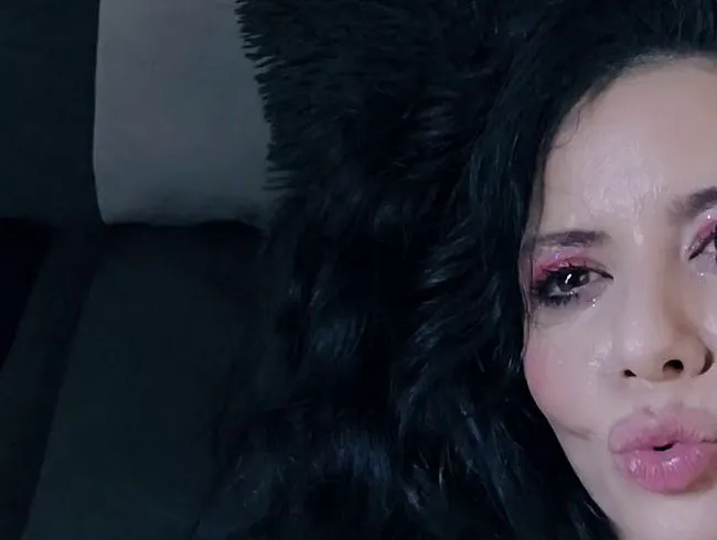 Natalie Carter, explizite Dildopenetration vor dem Schlafengehen