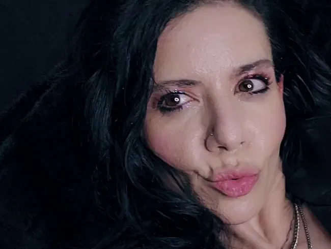 Natalie Carter, riesiges Vorsperma tropft explizit aus meiner Muschi