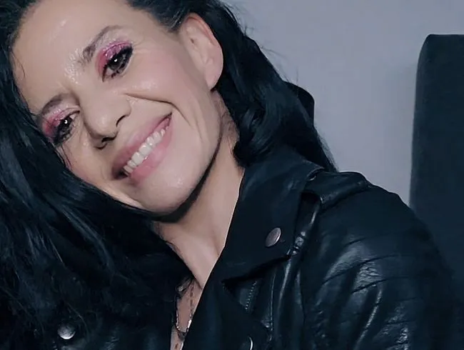 Natalie Carter Xxx Explizite Analpenetration in Lederjacke