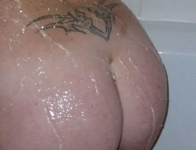 kleines Spielchen in der Wanne Teil 1