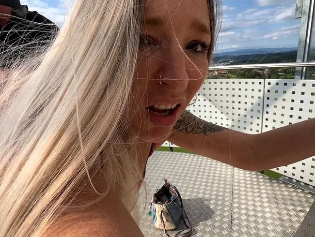 So bedanken sich verfickte Schlampen!!! Willst du der nächste Kameramann sein??