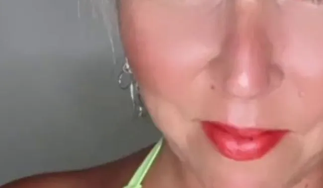 Die Titten brauchen viel Feuchtigkeit!