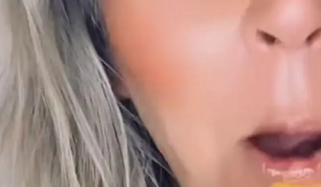 Ich lutsche so unheimlich gerne an langen und dicken...