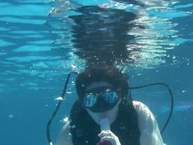 Diving with vib and high-cut wetsuit