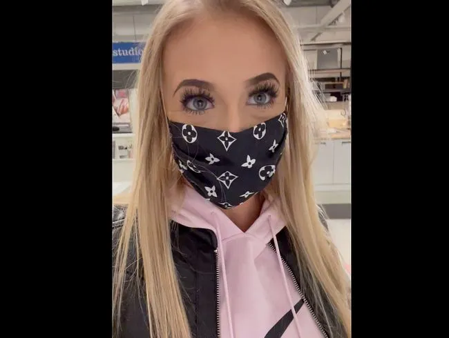 Dreister Public Piss ! IM  MÖBELHAUS :)