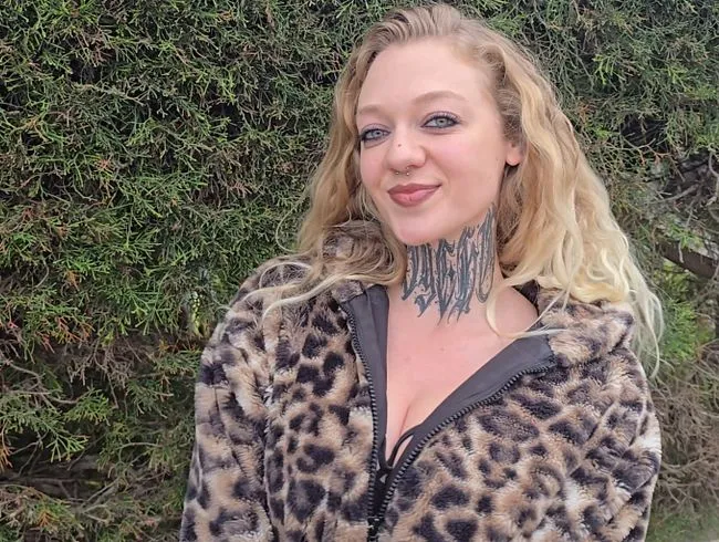 100% SCHLAMPE! Von der Straße direkt in die FOTZE! Kevin(19) pumpt mir mein FICKLOCH voll!