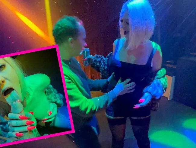 Resteficken mitten im Club! Perverse AO-Discoschlampe ohne Ansprüche