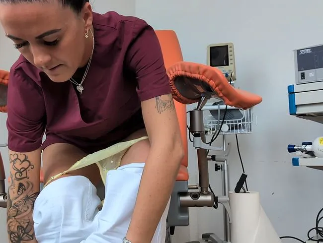 Droht jetzt die Kündigung! Auf der Arbeit mit dem Dildo besorgt