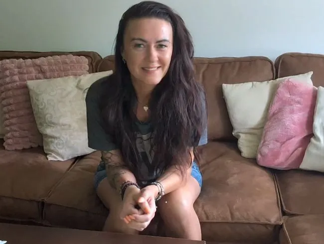 Wenn das mein Chef sieht!?? Ich spiele öffentlich an meiner Pussy